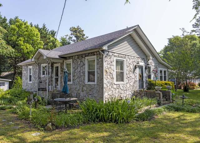 Property at 621 Market St, Dayton, TN 37321, 3 beds, 1.5 baths