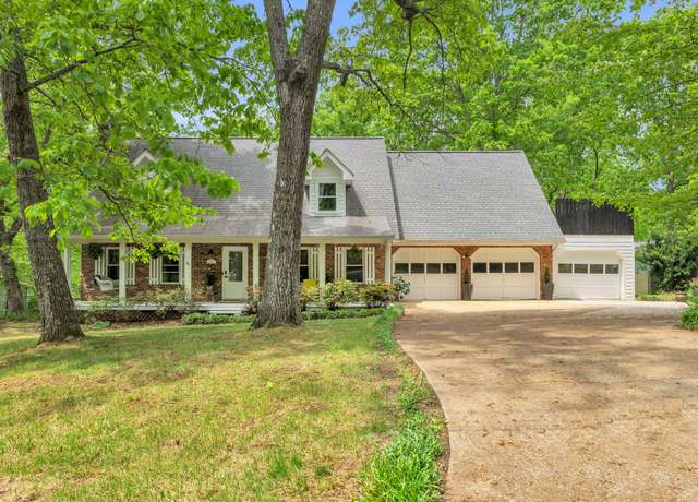 Property at 1807 Angel Ln, Signal Mountain, TN 37377, 3 beds, 2.5 baths