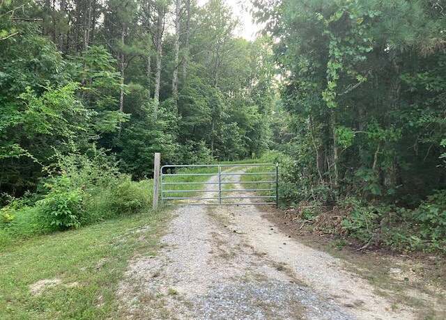Property at 287 E Teems Rd, Ringgold, GA 30736, 3 beds, 2 baths