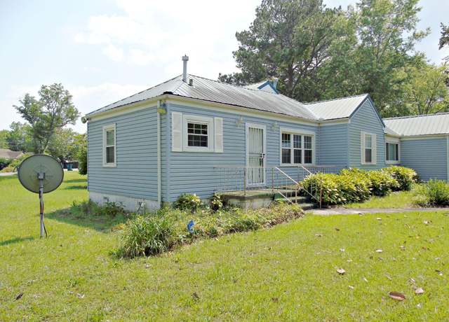 Property at 5006 Club Dr, Chattanooga, TN 37411, 3 beds, 2 baths