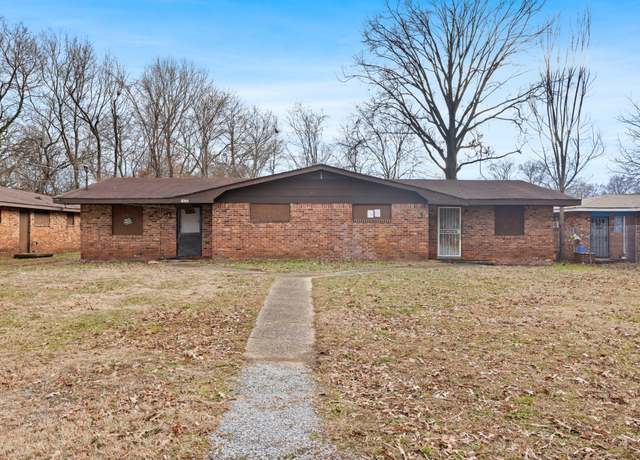 Property at 1630 E 17th St, Chattanooga, TN 37404, 4 beds, 2 baths