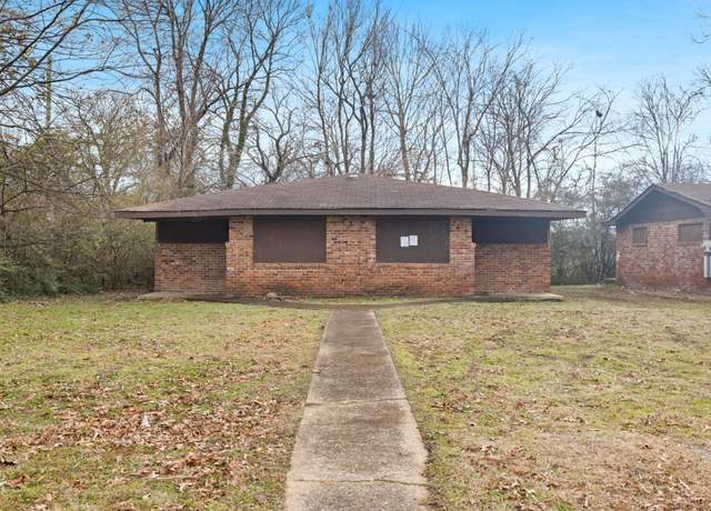 Property at 1638 E 17th St, Chattanooga, TN 37404, 4 beds, 2 baths