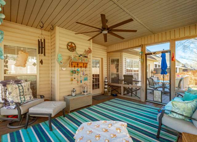 Property at 1525 Courtland Dr, Hixson, TN 37343, 4 beds, 2 baths