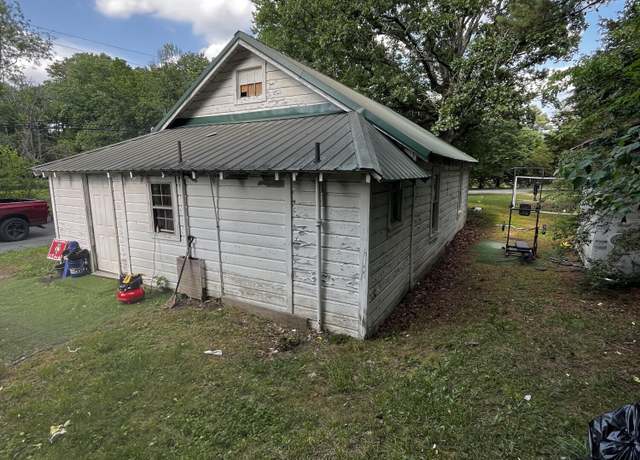 Property at 186 Williams Rd NW, Dalton, GA 30721, 2 beds, 2 baths