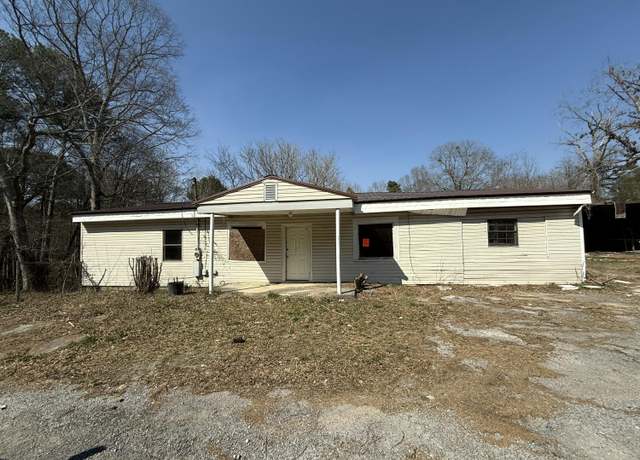Property at 1104 W Main St, Lafayette, GA 30728, 3 beds, 2 baths