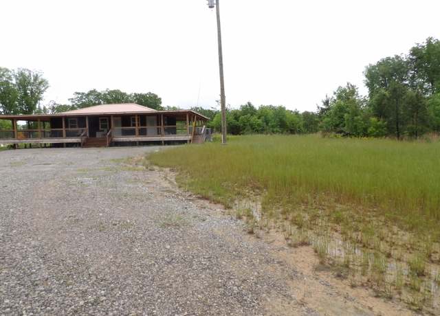 Property at 392 Hamilton Hollow Rd, Crossville, TN 38572, 2 beds, 2 baths