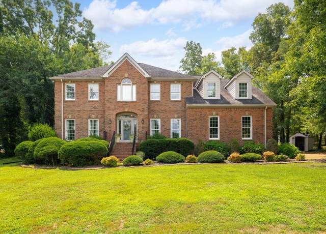 Property at 39 Middle Creek Rd, Signal Mountain, TN 37377, 4 beds, 3.5 baths