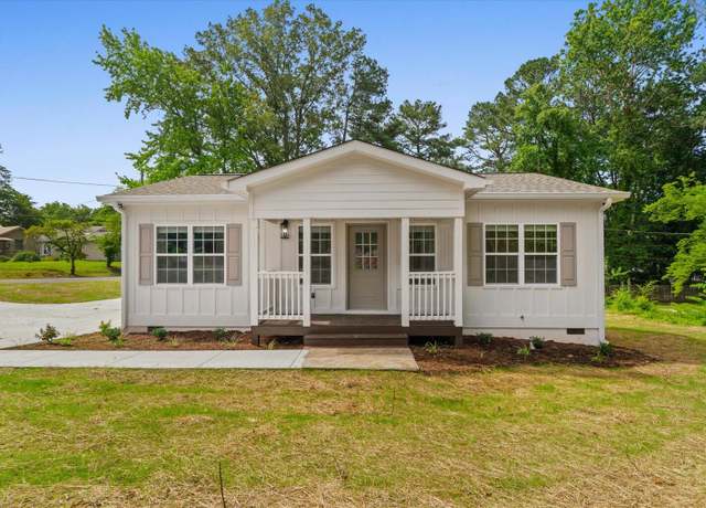 Property at 500 E Woodland Drive Dr, Dalton, GA 30721, 3 beds, 2 baths
