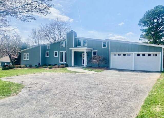 Property at 805 W Waugh St, Dalton, GA 30720, 3 beds, 3 baths