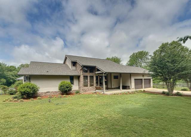 Property at 3389 Magnolia Dr, Ider, AL 35981, 3 beds, 2.5 baths