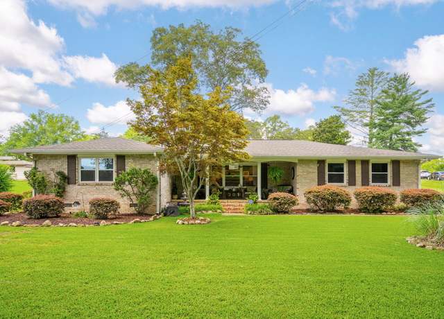 Property at 301 Clebourne Ave, Chickamauga, GA 30707, 3 beds, 2 baths
