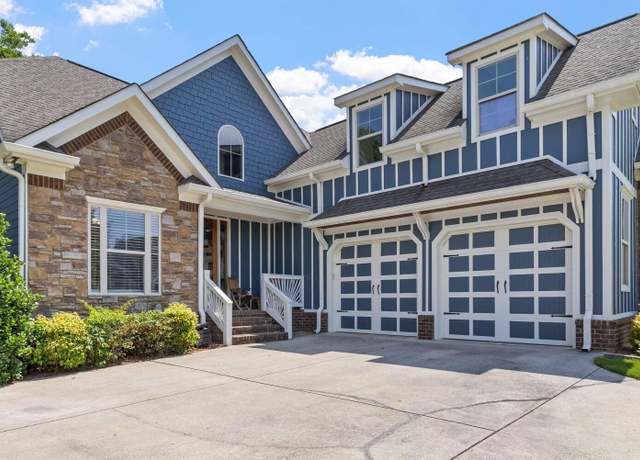 Property at 8209 Robertsview Dr, Ooltewah, TN 37363, 3 beds, 2.5 baths