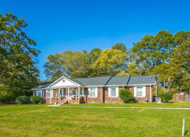 Property at 34 N Lewis St, Summerville, GA 30747, 4 beds, 3 baths