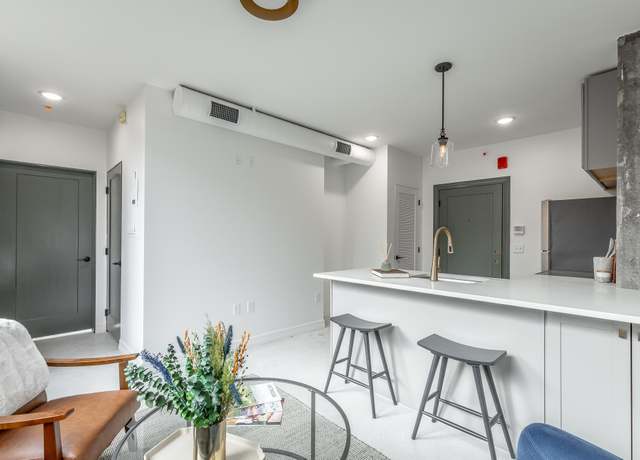 Property at 117 E 7th St #302, Chattanooga, TN 37402, 1 bed, 1 bath