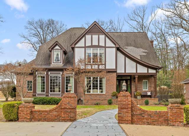 Property at 1600 Hillcrest Rd, Chattanooga, TN 37405, 4 beds, 4.5 baths