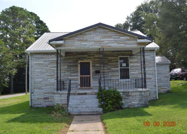 Property at 912 N Price St, Sweetwater, TN 37874, 2 beds, 1 bath