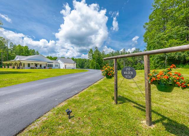 Property at 143 Walden Dr, Signal Mountain, TN 37377, 4 beds, 2.5 baths