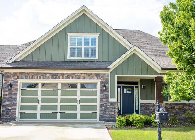 Property at 7992 Frostwood Ln, Ooltewah, TN 37363, 3 beds, 2.5 baths