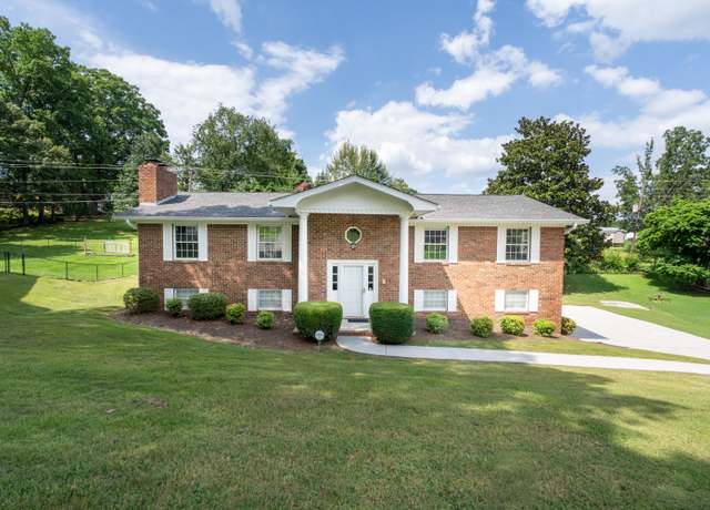Property at 3902 S Mission Oaks Dr, Chattanooga, TN 37412, 4 beds, 3 baths