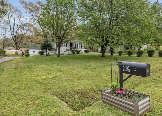 Property at 946 Runyan Dr, Chattanooga, TN 37405, 3 beds, 1 bath