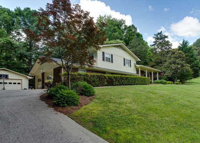 Property at 2203 Mathis Ln, Dalton, GA 30720, 4 beds, 2.5 baths