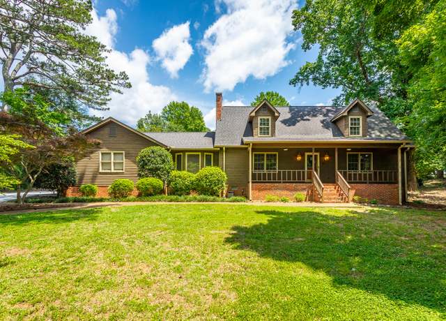 Property at 2101 Elmar Dr, Chattanooga, TN 37421, 3 beds, 2 baths