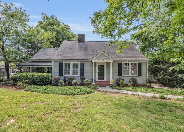 Property at 122 Hilltop Dr, Chattanooga, TN 37411, 3 beds, 2 baths