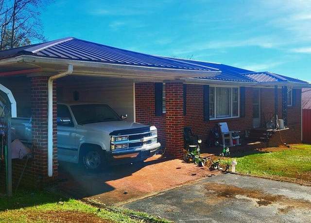 Property at 212 S Oak St, Whitwell, TN 37397, 3 beds, 1 bath