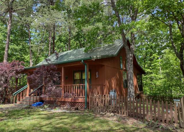 Property at 436 Mountain Creek Rd, Crossville, TN 38572, 2 beds, 1.5 baths