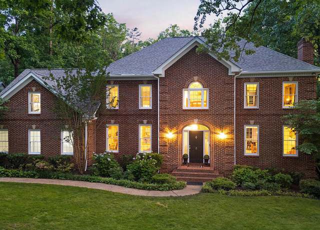 Property at 3 Chamblee Ct, Signal Mountain, TN 37377, 4 beds, 3.5 baths
