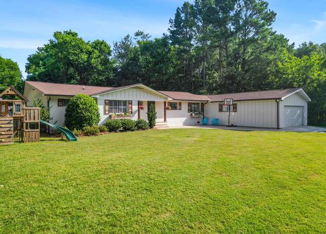 Property at 93 Fairhills Dr, Chattanooga, TN 37405, 3 beds, 3 baths