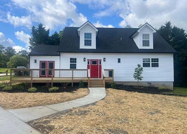 Property at 5005 Swan Rd, Chattanooga, TN 37416, 3 beds, 2.5 baths