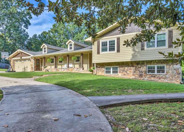 Property at 2024 Clematis Dr, Hixson, TN 37343, 5 beds, 3 baths