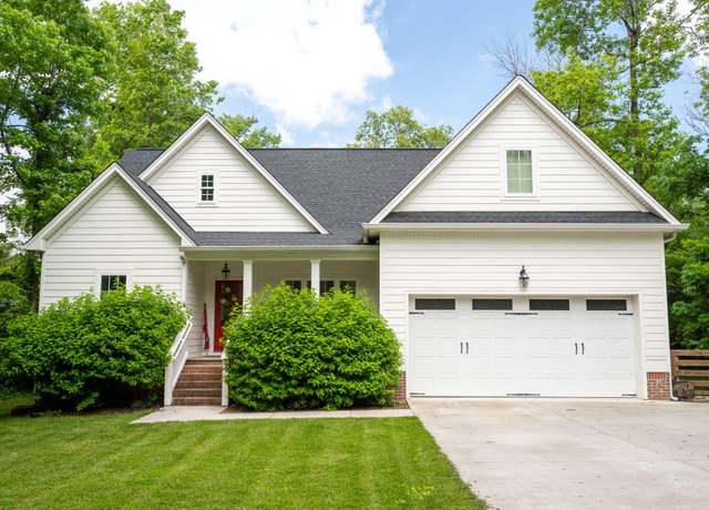 Property at 2024 Oak St, Signal Mountain, TN 37377, 3 beds, 2 baths