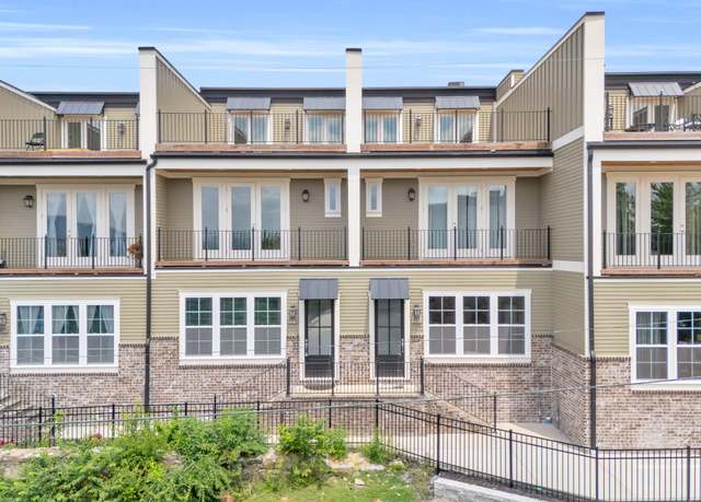 Property at 829 S Greenwood Ave, Chattanooga, TN 37404, 3 beds, 3.5 baths