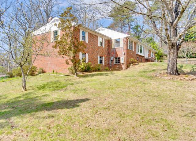 Property at 1109 James Blvd, Signal Mountain, TN 37377, 3 beds, 2 baths
