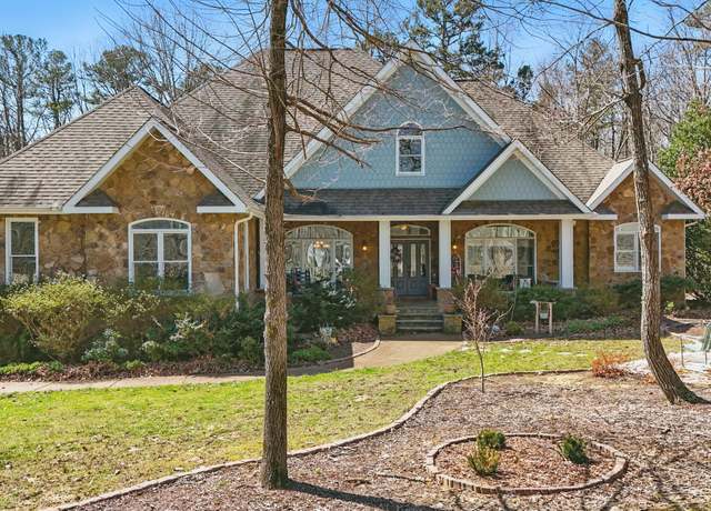 Property at 50 E Horseshoe Bend Rd E, Signal Mountain, TN 37377, 4 beds, 3 baths