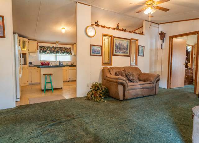 Property at 166 Applewood Ln, Chatsworth, GA 30705, 3 beds, 2 baths