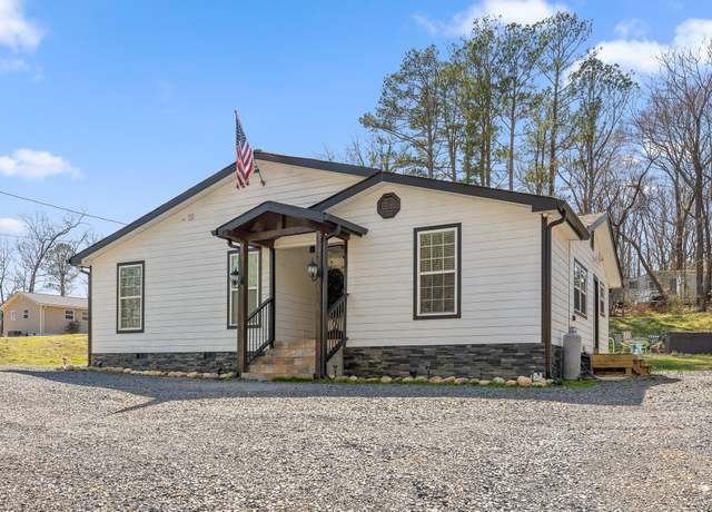 Property at 572 Lee Joan Dr NW, Dalton, GA 30721, 4 beds, 2 baths
