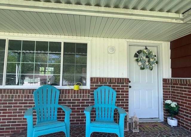 Property at 104 Shelby St, Fort Oglethorpe, GA 30742, 3 beds, 2 baths
