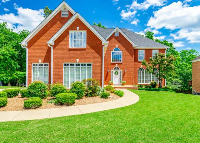 Property at 2023 Bay Pointe Dr, Hixson, TN 37343, 4 beds, 3.5 baths