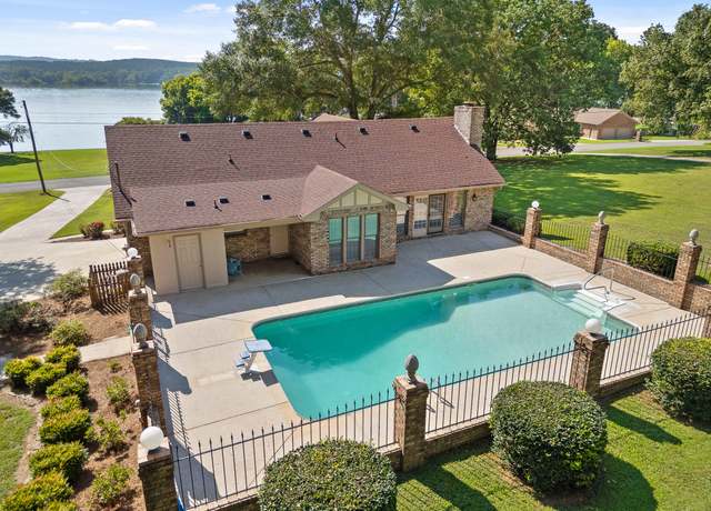 Property at 2058 Linwood Cir, Soddy Daisy, TN 37379, 2 beds, 2 baths