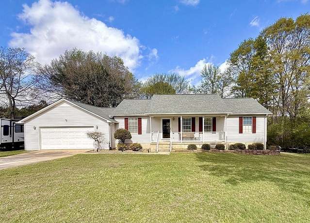 Property at 1319 Jacobs Ave, Bridgeport, AL 35740, 4 beds, 3 baths