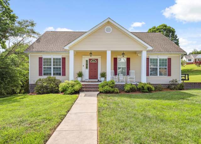 Property at 10439 Sovereign Pointe Dr, Soddy Daisy, TN 37379, 3 beds, 2 baths