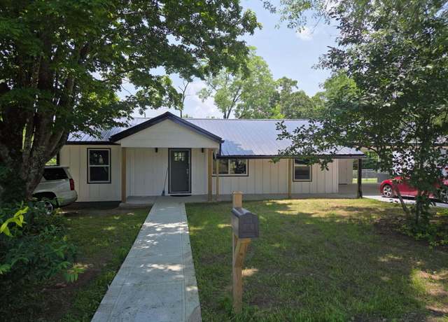 Property at 5 Jones St, Lafayette, GA 30728, 3 beds, 2 baths