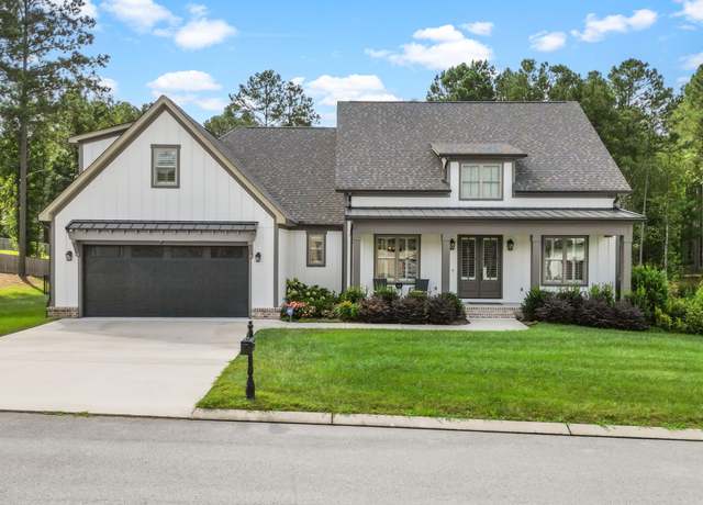 Property at 813 Equestrian Dr, Soddy Daisy, TN 37379, 4 beds, 3 baths