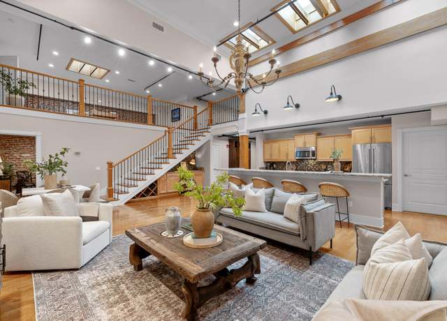 Property at 1467 Market St #200, Chattanooga, TN 37402, 2 beds, 2.5 baths