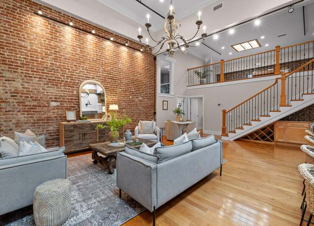 Property at 1467 Market St #200, Chattanooga, TN 37402, 2 beds, 2.5 baths