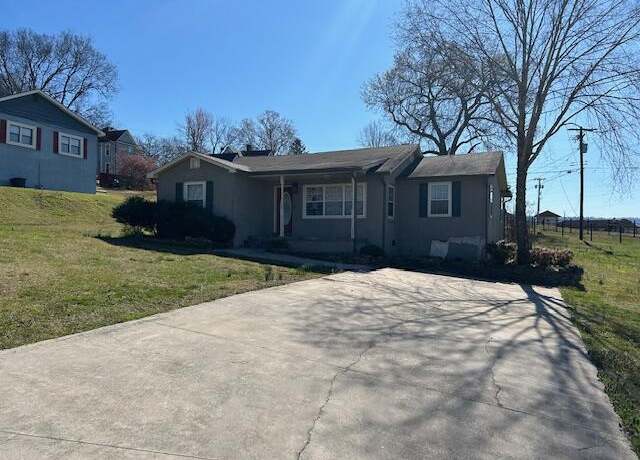 Property at 418 Olcott Ave, Bridgeport, AL 35740, 4 beds, 2 baths