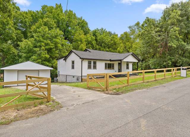 Property at 112 Hunt St, Rossville, GA 30741, 3 beds, 2 baths
